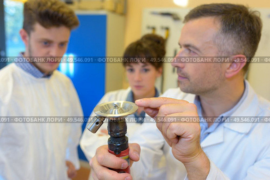 portrait of technology students with teacher. Стоковое фото, агентство Ingram Publishing / Фотобанк Лори