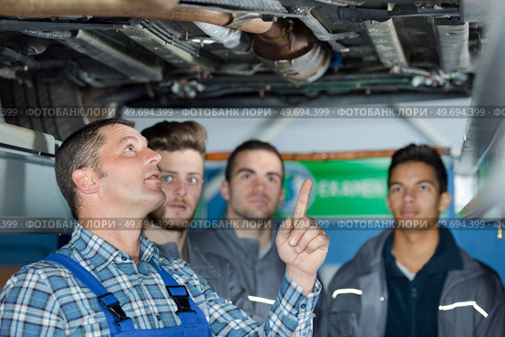 portrait of truck mechanic apprentices. Стоковое фото, агентство Ingram Publishing / Фотобанк Лори