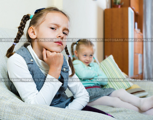 Portrait of two little miserable girls having conflict. Стоковое фото, фотограф Яков Филимонов / Фотобанк Лори