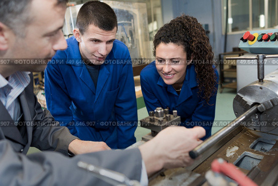 portrait of young mechanics at work. Стоковое фото, агентство Ingram Publishing / Фотобанк Лори