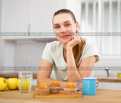Portrait of young woman drinking morning coffee in modern kitchen. Стоковое фото, фотограф Татьяна Яцевич / Фотобанк Лори