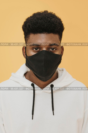 portrait stylish man with face mask 2. Стоковое фото, агентство Ingram Publishing / Фотобанк Лори