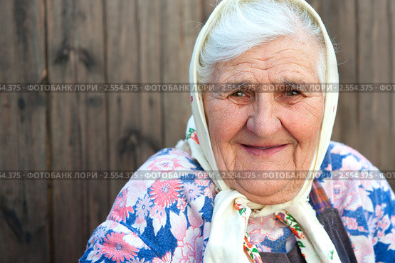 Портрет пожилой женщины. Стоковое фото, фотограф Сергей Галушко / Фотобанк Лори