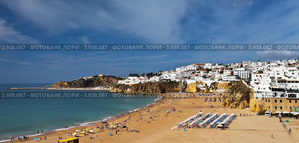 Португалия. Албуфейра (Albufeira) - старинный курортный город в самом центре Алгарве (2012 год). Редакционное фото, фотограф Виктория Катьянова / Фотобанк Лори