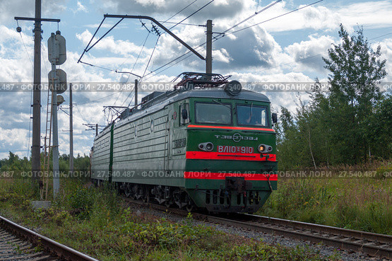 Посёлок Кубинка. Электровоз грузовой постоянного тока ВЛ10у-910 на станции Кубинка-II Московской железной дороги (2017 год). Редакционное фото, фотограф Дмитрий Щукин / Фотобанк Лори