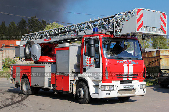 Пожарная автовышка Iveco Magirus (2014 год). Редакционное фото, фотограф Александр Тарасенков / Фотобанк Лори