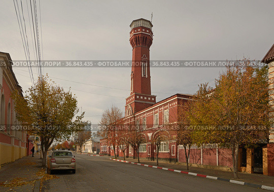 Пожарная каланча и пожарное депо, город Елец, улица Коммунаров, 10 (2021 год). Редакционное фото, фотограф Сапрыгин Сергей / Фотобанк Лори