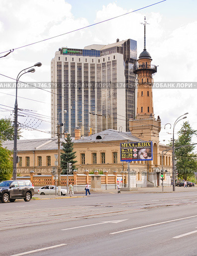 Пожарная каланча в Сокольниках. Отель "Holiday Inn Moscow Sokolniki", построенная в историческом районе Москвы (2012 год). Редакционное фото, фотограф Алёшина Оксана / Фотобанк Лори