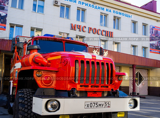 Пожарная машина выезжает из пожарного депо (2019 год). Редакционное фото, фотограф Вячеслав Палес / Фотобанк Лори