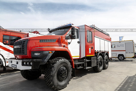 Пожарный автомобиль Урал ас-6.0-40 (5557) на выставке Международного военно-технического форума "Армия-2022". Парк "Патриот", Одинцово, Московская область, Россия. Редакционное фото, фотограф Наталья Волкова / Фотобанк Лори