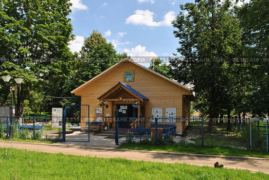 Православный храм «Храм в честь священномученика Вениамина, митрополита Петроградского и Гдовского». Улица Каховка, владение 13, корпус 9. Район Зюзино. Москва (2014 год). Стоковое фото, фотограф lana1501 / Фотобанк Лори