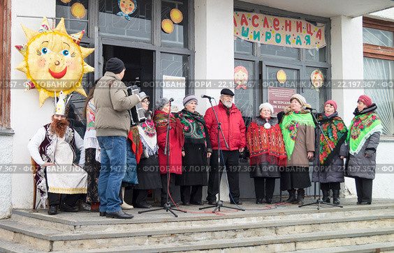 Праздник Масленицы 13 марта 2016 в городе Мстере, Россия. Редакционное фото, фотограф Сергей Овчинников / Фотобанк Лори