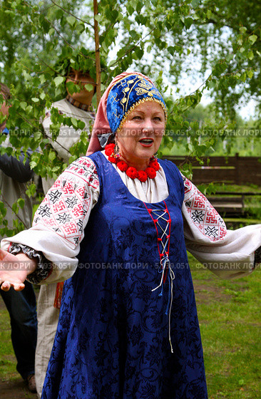 Праздник Троица В России, фольклор и народные гуляния (2013 год). Редакционное фото, фотограф ElenArt / Фотобанк Лори