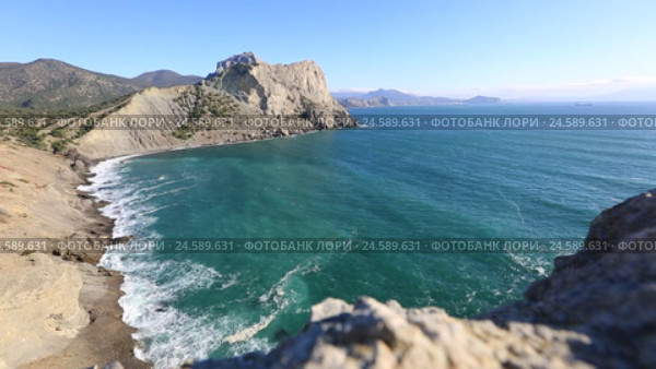 Прекрасный вид с мыса Капчик на гору Коба-Кая и Черное море. Крым, Новый Свет (2016 год). Стоковое видео, видеограф Яна Королёва / Фотобанк Лори