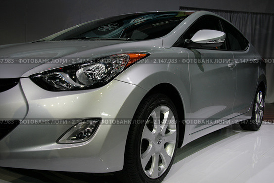 Премьера нового Hyundai Elantra. Детальный взгляд на машину. (2010 год). Редакционное фото, фотограф Роман Коротков / Фотобанк Лори