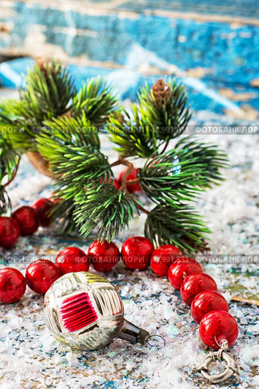 preparing decorations for new year holidays. Стоковое фото, агентство Ingram Publishing / Фотобанк Лори