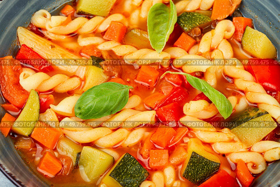 Preparing delicious minestrone soup made from seasonal vegetables and pasta. Close up. Vegetable soup with macaroni, Minestrone. Стоковое фото, агентство Ingram Publishing / Фотобанк Лори