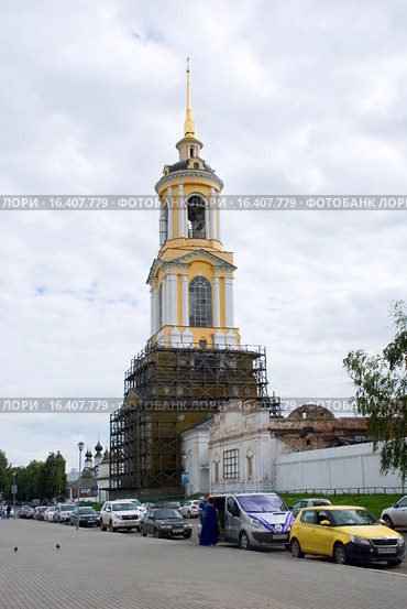Преподобенская колокольня Ризоположенского монастыря. Суздаль (2015 год). Редакционное фото, фотограф Александр Щепин / Фотобанк Лори