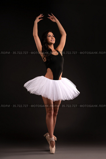 Pretty ballerina in tutu stand on pointess. Стоковое фото, фотограф Гурьянов Андрей / Фотобанк Лори