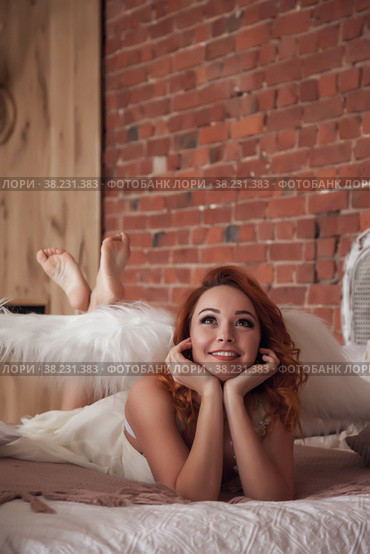 Pretty slender woman with wings. Female in stage image of an angel. Emotion girl in dress lying on bed in an old textured room. Actress shows her abilities. Concept of theatrical premiere. Copy space. Стоковое фото, фотограф Aleksandr Golubev / Фотобанк Лори