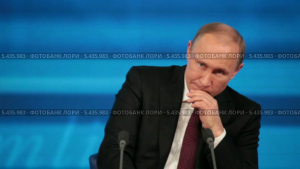Президент Российской Федерации Владимир Путин на ежегодной пресс-конференции в Москве (2013 год). Редакционное видео, видеограф Игорь Долгов / Фотобанк Лори
