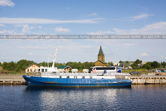 Пристань на Белом море в посёлке Рабочеостровск в Карелии (2018 год). Редакционное фото, фотограф Солодовникова Елена / Фотобанк Лори