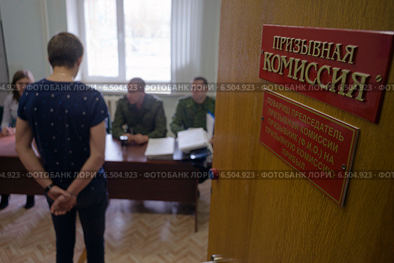 Призывник на призывной комиссии (2014 год). Редакционное фото, фотограф Алексей Маринченко / Фотобанк Лори
