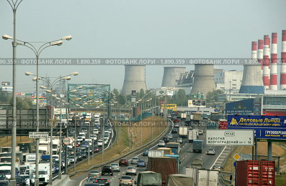 Пробка на МКАД, район Капотня (2010 год). Редакционное фото, фотограф Щеголева Ольга / Фотобанк Лори