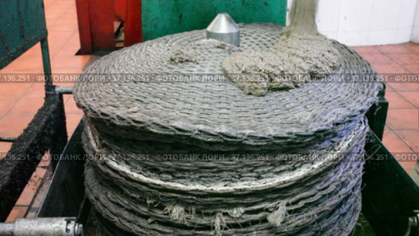 Process of forming stack of fiber mats with milled olive paste, preparing to press on artisanal olive oil factory. Стоковое видео, видеограф Яков Филимонов / Фотобанк Лори