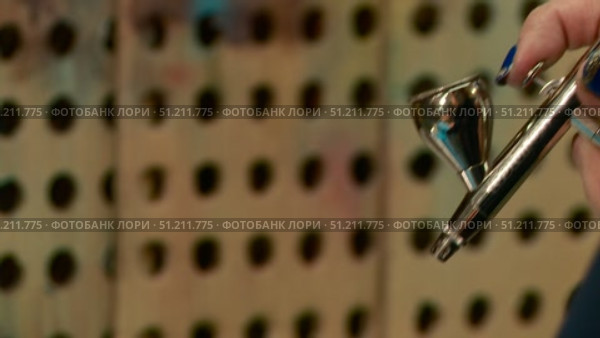 production of dolls at the toy factory hair extensions and coloring of blanks. Стоковое видео, видеограф Алексей Сергеев / Фотобанк Лори