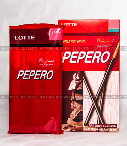 Продукция фирмы Lotte, соломка Pepero (2016 год). Редакционное фото, фотограф Покровский Артур / Фотобанк Лори