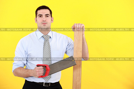 Professional holding a saw. Стоковое фото, агентство Ingram Publishing / Фотобанк Лори