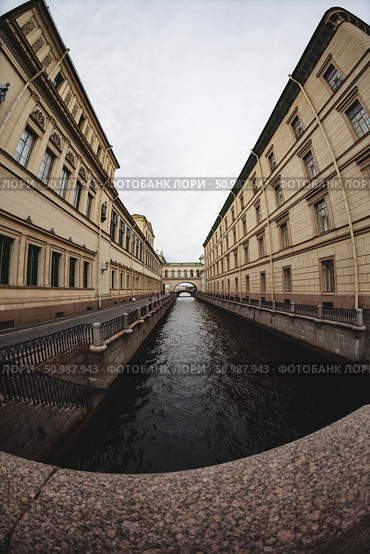 Прогулка по рекам и каналам на катере, г. Санкт-Петербург, Россия. Boat trip along rivers and canals, Saint Petersburg, Russia. (2023 год). Редакционное фото, фотограф Валентина Игнатенко / Фотобанк Лори