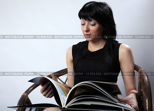 Просмотр книги. Стоковое фото, фотограф Федюнин Александр / Фотобанк Лори