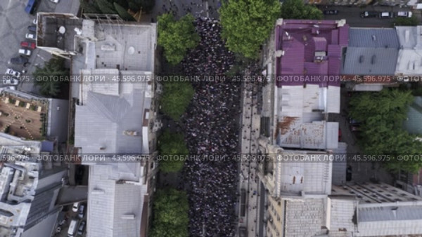 Protest March on Rustaveli Avenue Against Russian Influence in Georgia. Стоковое видео, видеограф Поскребышев Михаил / Фотобанк Лори