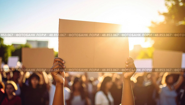 Protester holding blank cardboard sign at a rally against sun flare symbolizing freedom of speech, activism, and public demonstration. Стоковое AI-изображение, AI-художник Ольга Сухарева / Фотобанк Лори