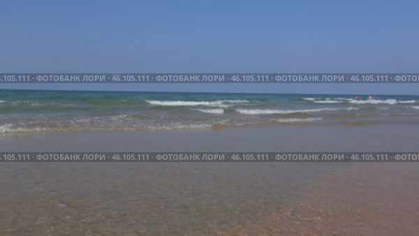 Прозрачная вода, морские волны. Чистый берег в Анапе. Стоковое видео, видеограф Сергей Олегович Антонов / Фотобанк Лори