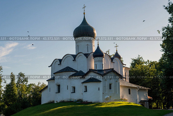 Псков. Церковь Василия Великого на Горке. (2024 год). Редакционное фото, фотограф Свитич Олег / Фотобанк Лори