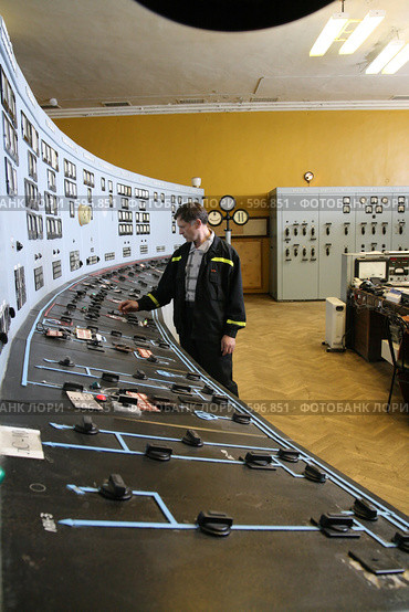 Пульт управления Светогорской ГЭС (Ленинградская область) (2007 год). Редакционное фото, фотограф Александр Секретарев / Фотобанк Лори
