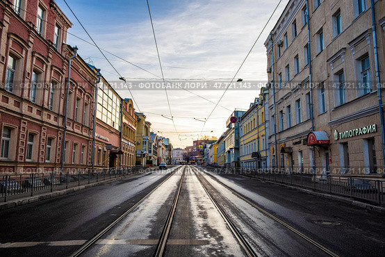 Пустая городская улица (Пискунова, Нижний Новгород) Редакционное фото, фотограф Илья Старков / Фотобанк Лори