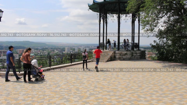 Пятигорск, обновлённый парк "Цветник", "Китайская беседка" (2020 год). Стоковое видео, видеограф Валерий Шилов / Фотобанк Лори