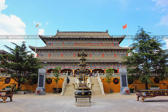 Qinghuangdao, Hebei province,China, buddhist temple "Nandasi". Циньхуандао, Китай, буддистский храм Нандасы (2015 год). Редакционное фото, фотограф Римма Тельнова / Фотобанк Лори