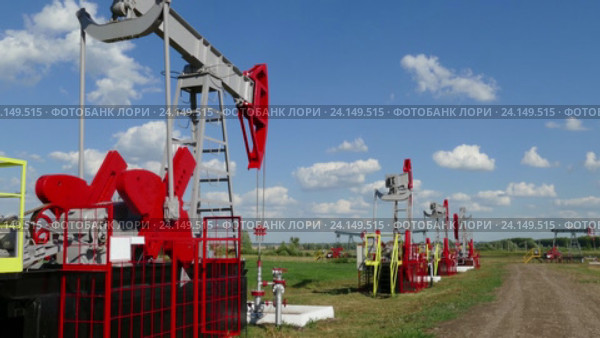 Рабочие нефтяные насосы, Timelapse. Стоковое видео, видеограф Михаил Коханчиков / Фотобанк Лори
