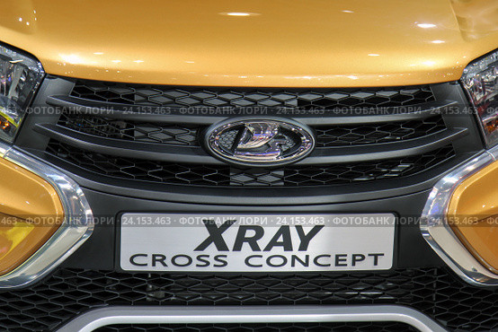 Радиаторная решётка автмобиля "Лада-Xray" cross concept (2016 год). Редакционное фото, фотограф Роман Коротков / Фотобанк Лори