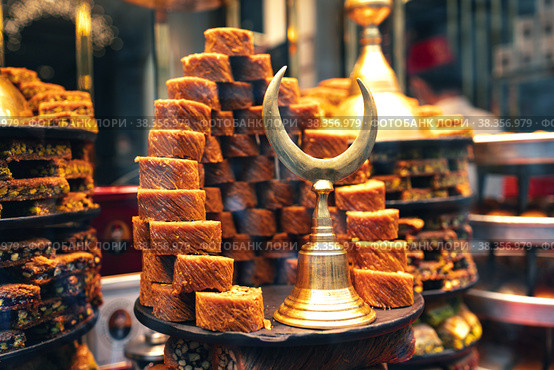 Rahat lukum in counter of a shop in Istanbul. Стоковое фото, фотограф Сергей Толмачёв / Фотобанк Лори