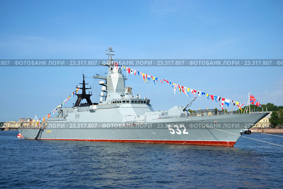 Ракетный корвет "Бойкий" в акватории Невы перед празднованием дня ВМФ. Санкт-Петербург (2016 год). Редакционное фото, фотограф Виктор Карасев / Фотобанк Лори