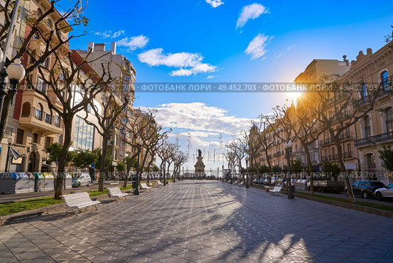 Rambla Nova in Tarragona avenue of Catalonia. Стоковое фото, агентство Ingram Publishing / Фотобанк Лори