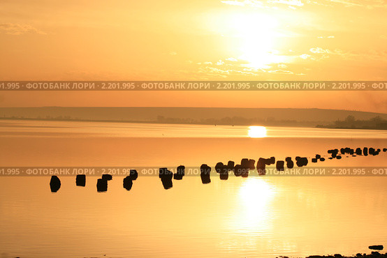 Рассвет над озером. Стоковое фото, фотограф Дмитрий Алексеев / Фотобанк Лори