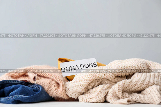 Различная одежда и бумага со словом Жертвоприношения на светлом фоне. Стоковое фото, фотограф Pixel_shot / Фотобанк Лори