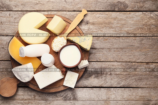 Различные молочные продукты без лактозы на деревянном фоне. Стоковое фото, фотограф Pixel_shot / Фотобанк Лори